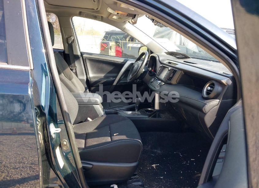 Photo 5 of 2018 Toyota Rav4 XLE (VIN JTMRFREV1JJ180499)