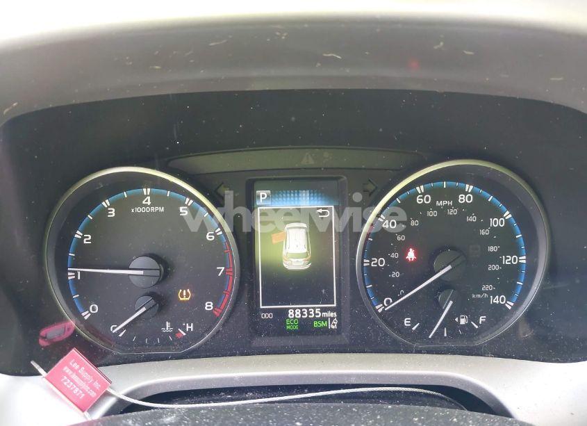 Photo 7 of 2018 Toyota Rav4 XLE (VIN JTMRFREV1JJ180499)