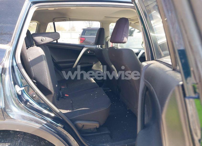 Photo 8 of 2018 Toyota Rav4 XLE (VIN JTMRFREV1JJ180499)