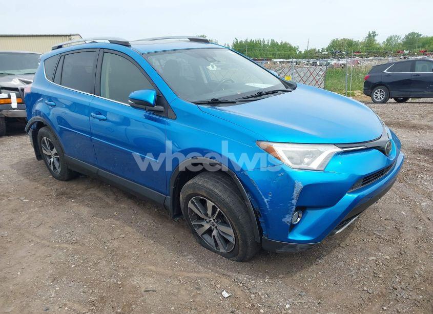 2018 Toyota Rav4 XLE (VIN JTMRFREV2JJ206592) main photo