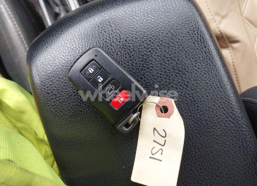 Photo 11 of 2018 Toyota Rav4 XLE (VIN JTMRFREV2JJ206592)