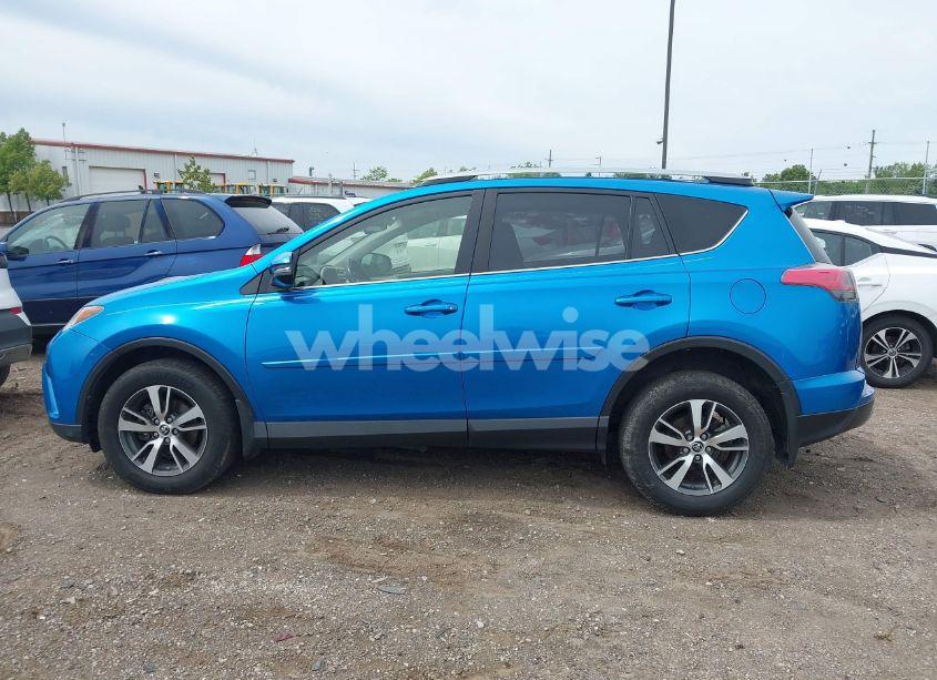 Photo 14 of 2018 Toyota Rav4 XLE (VIN JTMRFREV2JJ206592)