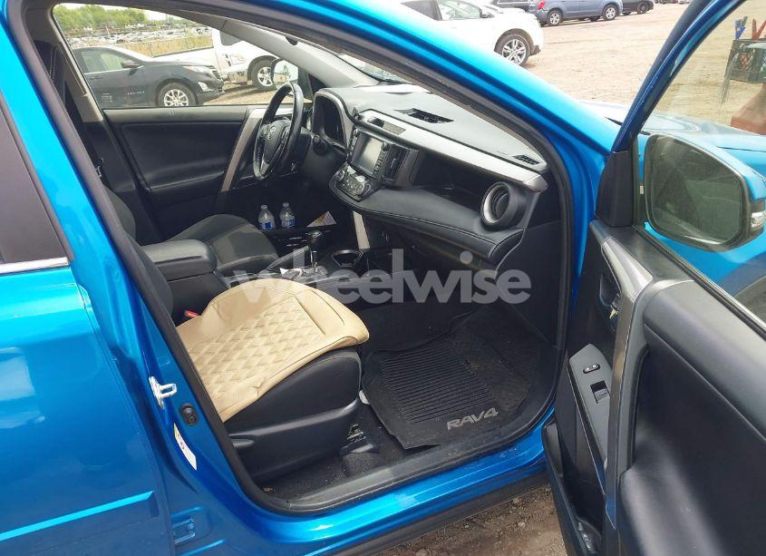 Photo 5 of 2018 Toyota Rav4 XLE (VIN JTMRFREV2JJ206592)