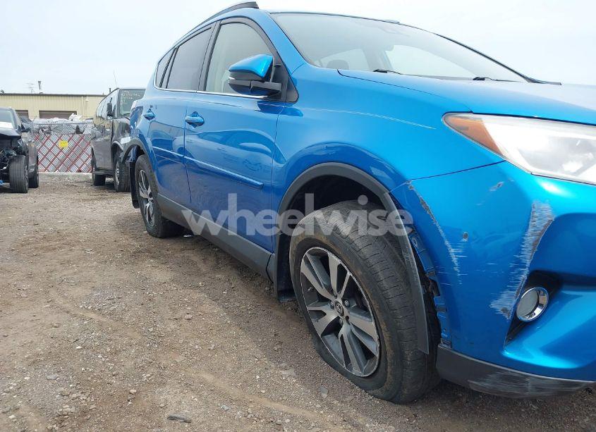 Photo 6 of 2018 Toyota Rav4 XLE (VIN JTMRFREV2JJ206592)