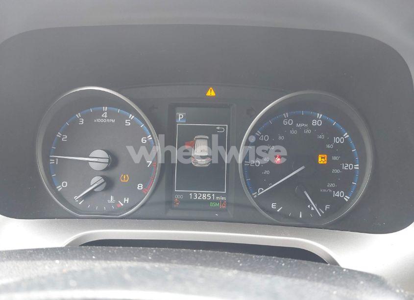 Photo 7 of 2018 Toyota Rav4 XLE (VIN JTMRFREV2JJ206592)