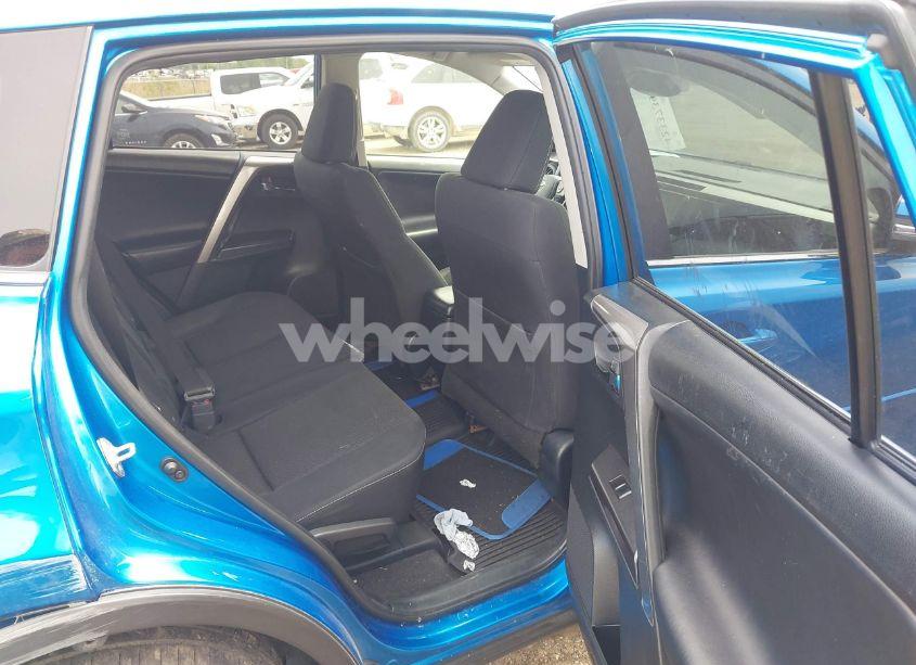 Photo 8 of 2018 Toyota Rav4 XLE (VIN JTMRFREV2JJ206592)