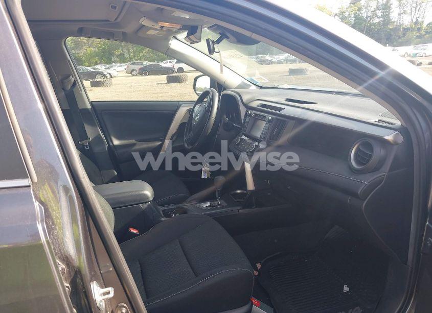 Photo 5 of 2018 Toyota Rav4 ADVENTURE/XLE (VIN JTMRFREV2JJ221495)