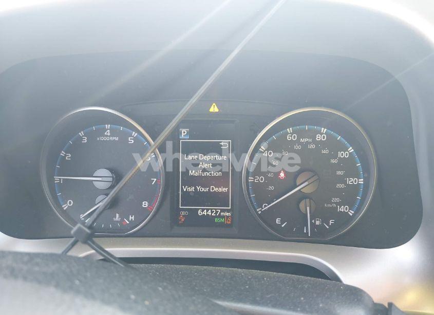 Photo 7 of 2018 Toyota Rav4 ADVENTURE/XLE (VIN JTMRFREV2JJ221495)