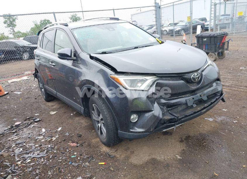 2018 Toyota Rav4 XLE (VIN JTMRFREV2JJ250642) main photo