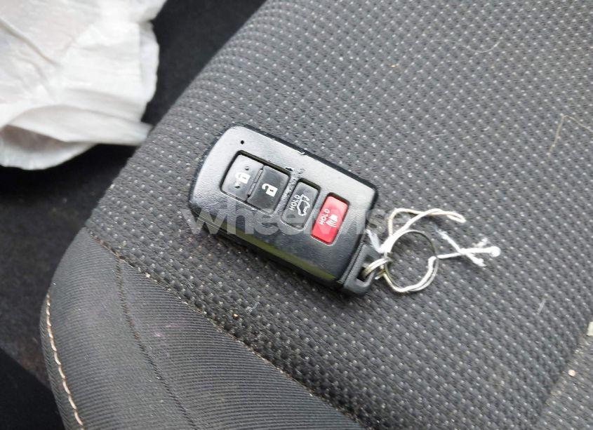 Photo 11 of 2018 Toyota Rav4 XLE (VIN JTMRFREV2JJ250642)