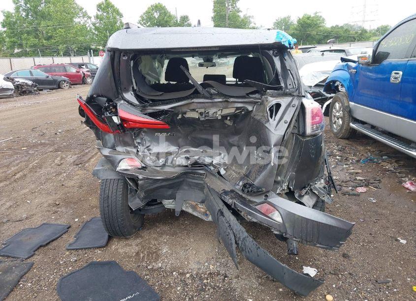 Photo 16 of 2018 Toyota Rav4 XLE (VIN JTMRFREV2JJ250642)