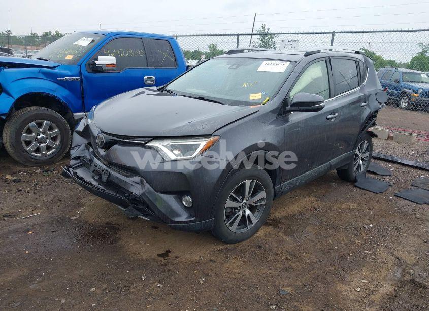 Photo 2 of 2018 Toyota Rav4 XLE (VIN JTMRFREV2JJ250642)