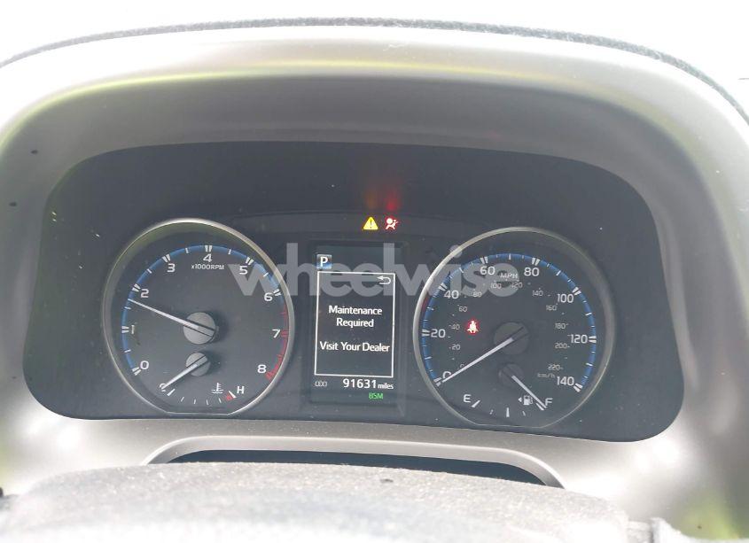 Photo 7 of 2018 Toyota Rav4 XLE (VIN JTMRFREV2JJ250642)