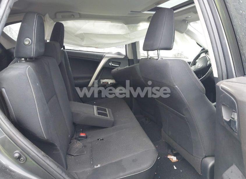 Photo 8 of 2018 Toyota Rav4 XLE (VIN JTMRFREV2JJ250642)