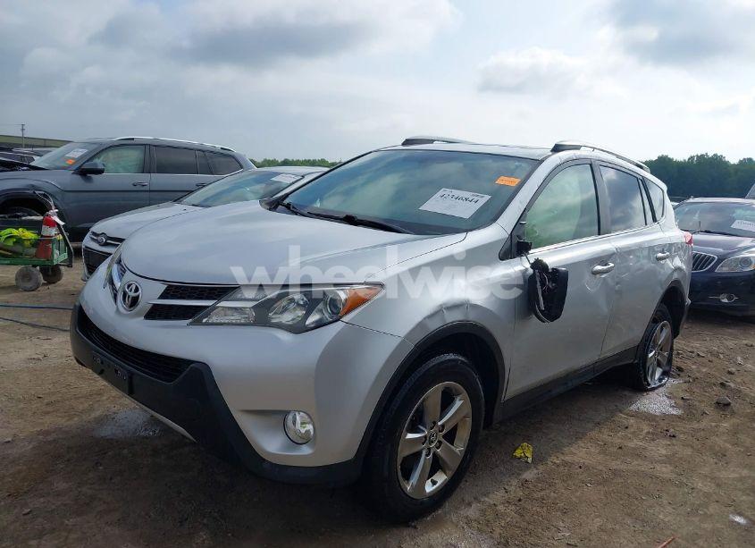 Photo 2 of 2015 Toyota Rav4 XLE (VIN JTMRFREV3FD140334)