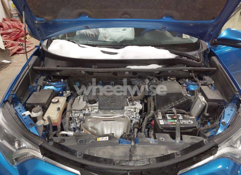 Photo 10 of 2018 Toyota Rav4 ADVENTURE/XLE (VIN JTMRFREV3JJ223773)