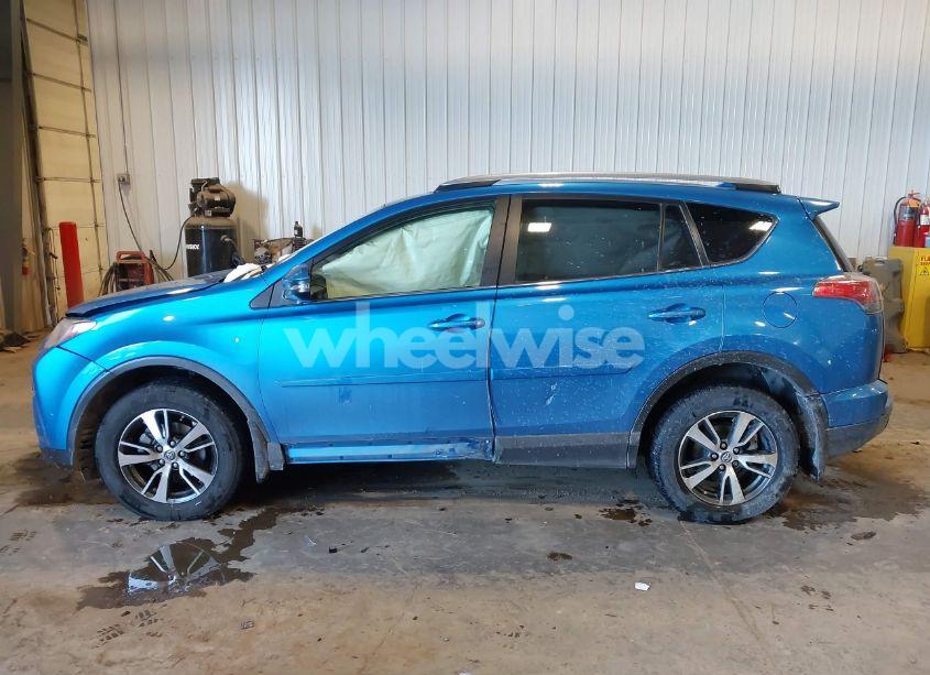 Photo 14 of 2018 Toyota Rav4 ADVENTURE/XLE (VIN JTMRFREV3JJ223773)