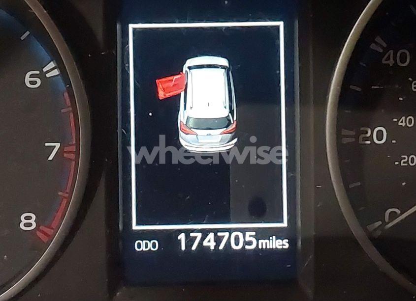 Photo 15 of 2018 Toyota Rav4 ADVENTURE/XLE (VIN JTMRFREV3JJ223773)