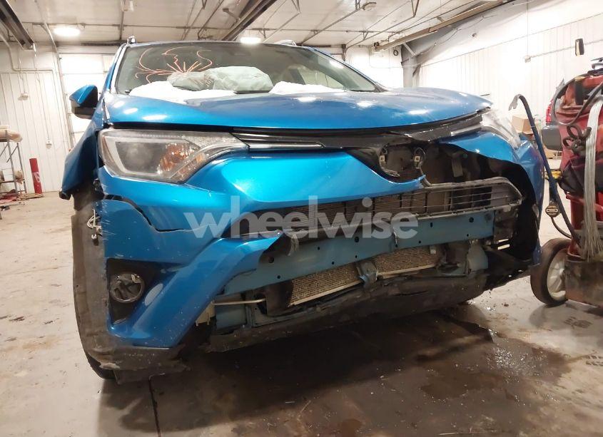 Photo 6 of 2018 Toyota Rav4 ADVENTURE/XLE (VIN JTMRFREV3JJ223773)
