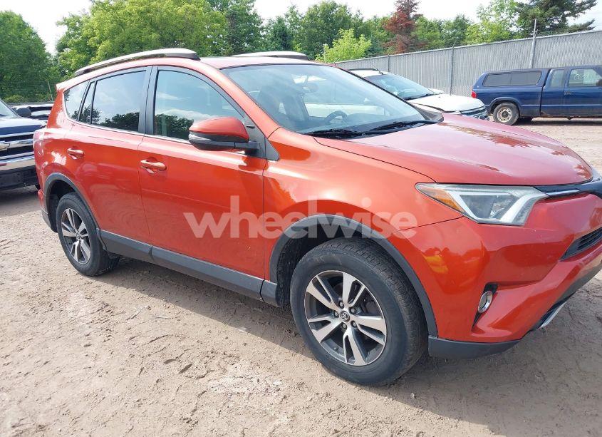 2016 Toyota Rav4 XLE (VIN JTMRFREV4GJ099859) main photo