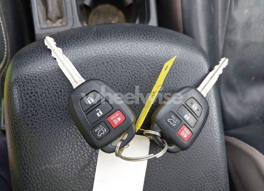 Photo 11 of 2016 Toyota Rav4 XLE (VIN JTMRFREV4GJ099859)