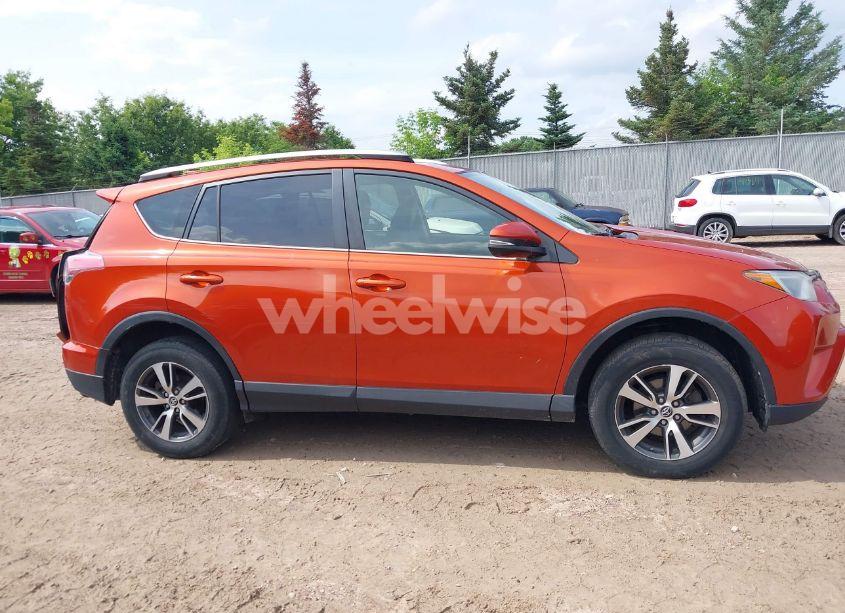 Photo 13 of 2016 Toyota Rav4 XLE (VIN JTMRFREV4GJ099859)