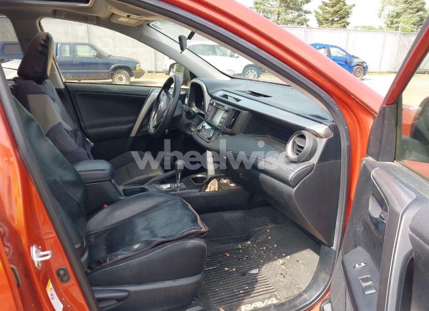 Photo 5 of 2016 Toyota Rav4 XLE (VIN JTMRFREV4GJ099859)