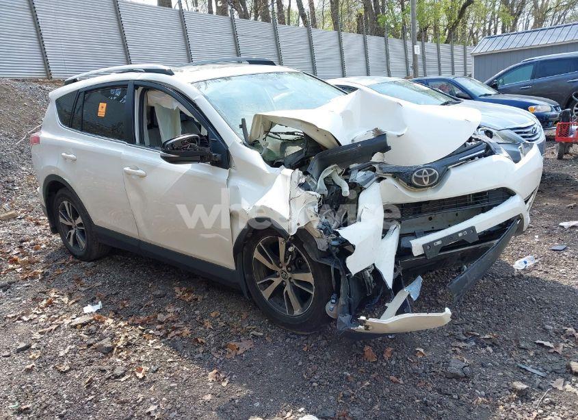 2018 Toyota Rav4 XLE (VIN JTMRFREV4JJ744971) main photo