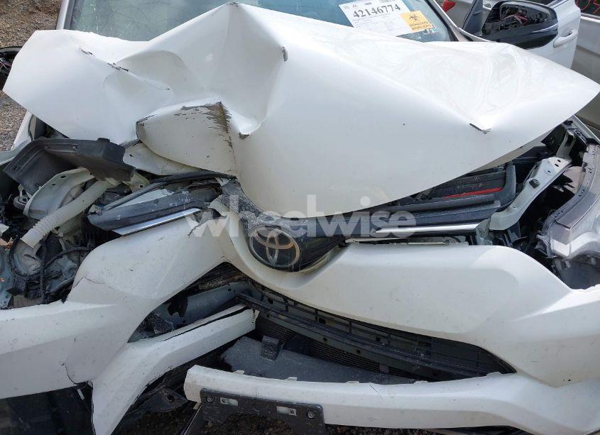 Photo 10 of 2018 Toyota Rav4 XLE (VIN JTMRFREV4JJ744971)