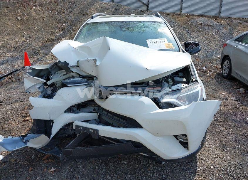 Photo 11 of 2018 Toyota Rav4 XLE (VIN JTMRFREV4JJ744971)