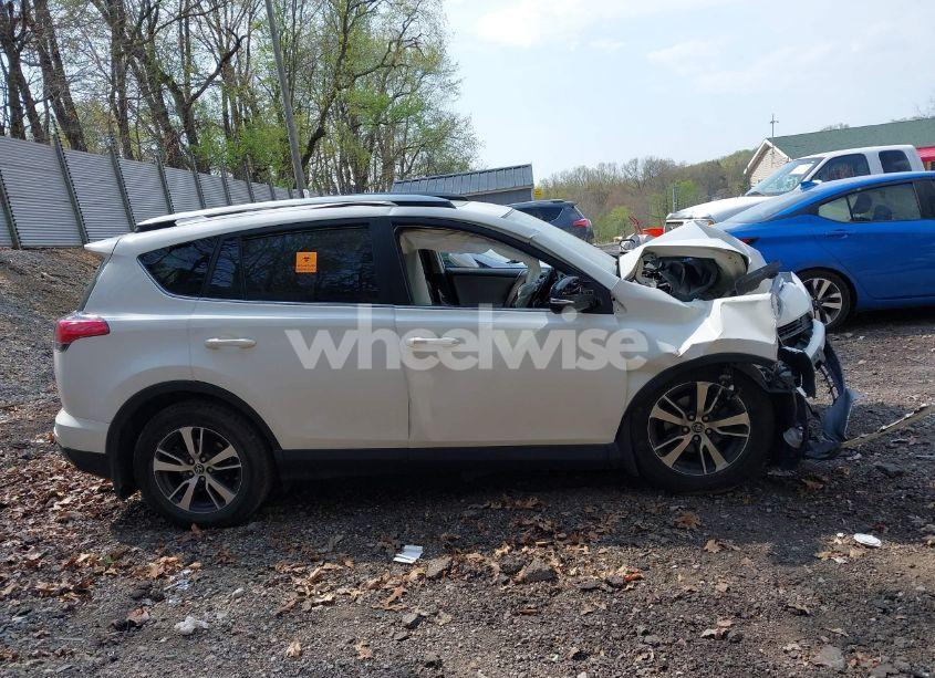 Photo 12 of 2018 Toyota Rav4 XLE (VIN JTMRFREV4JJ744971)