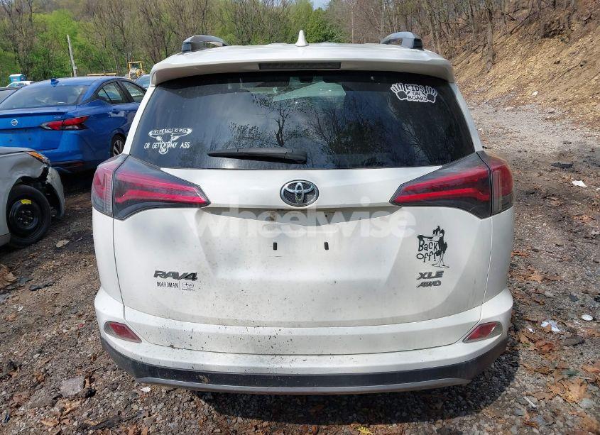 Photo 15 of 2018 Toyota Rav4 XLE (VIN JTMRFREV4JJ744971)