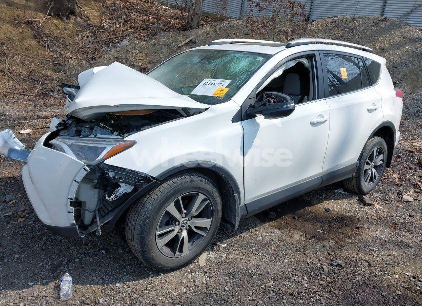 Photo 2 of 2018 Toyota Rav4 XLE (VIN JTMRFREV4JJ744971)