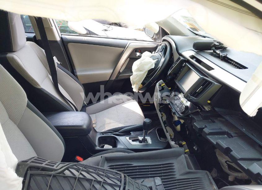 Photo 5 of 2018 Toyota Rav4 XLE (VIN JTMRFREV4JJ744971)