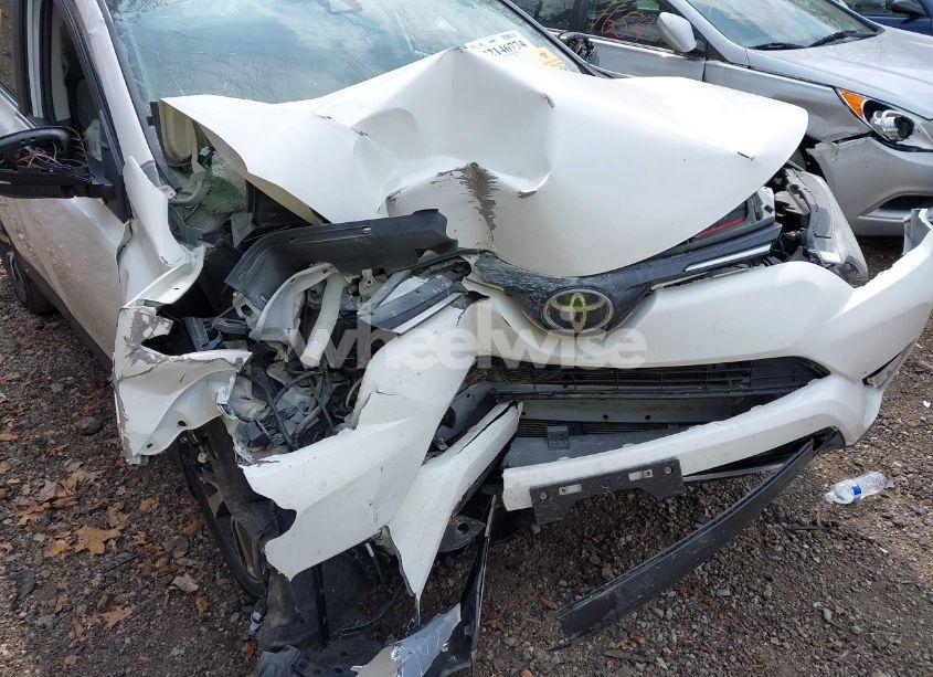 Photo 6 of 2018 Toyota Rav4 XLE (VIN JTMRFREV4JJ744971)