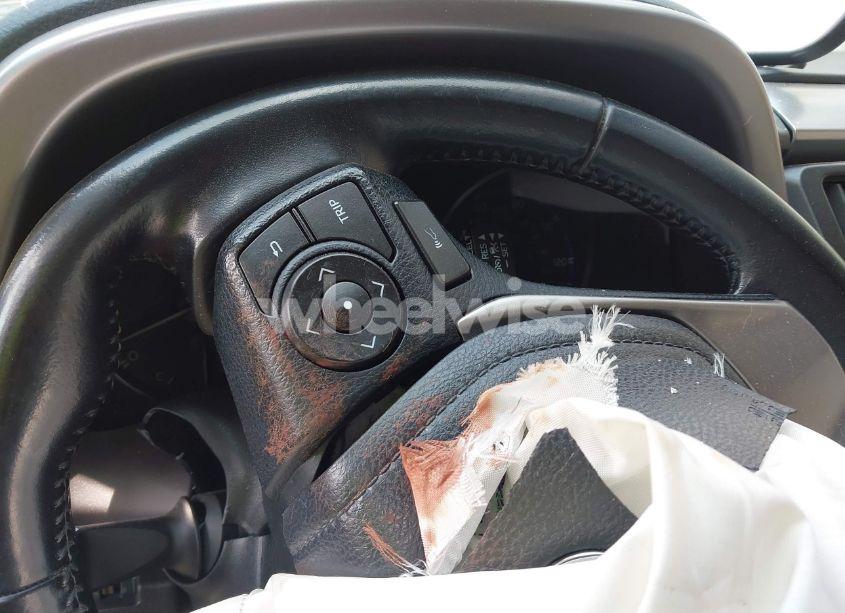 Photo 7 of 2018 Toyota Rav4 XLE (VIN JTMRFREV4JJ744971)