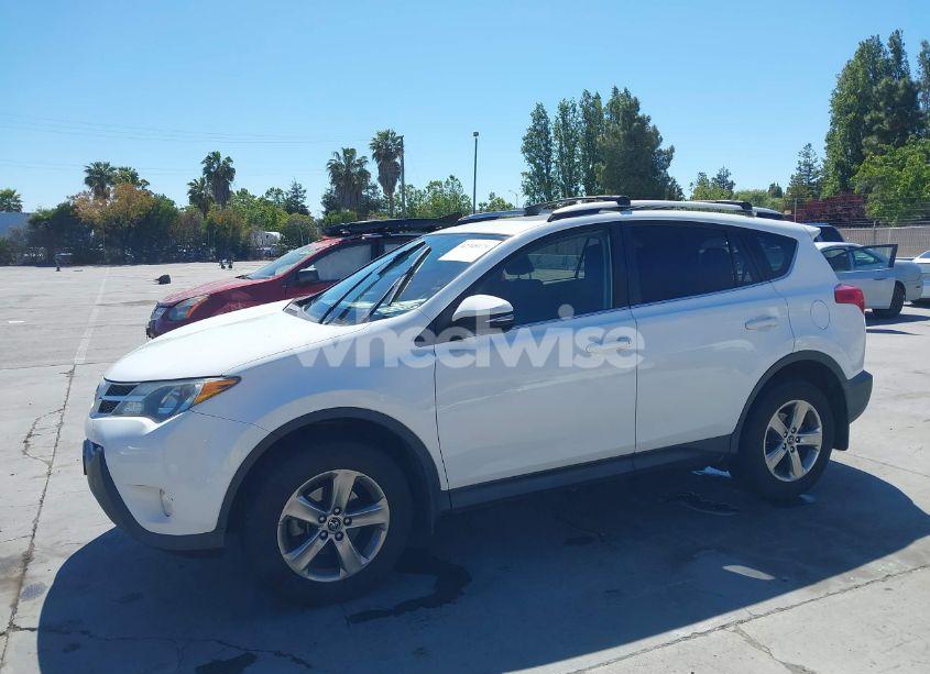 Photo 6 of 2015 Toyota Rav4 XLE (VIN JTMRFREV5FD132297)