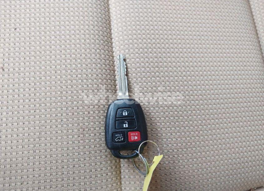 Photo 11 of 2016 Toyota Rav4 XLE (VIN JTMRFREV5GJ078759)