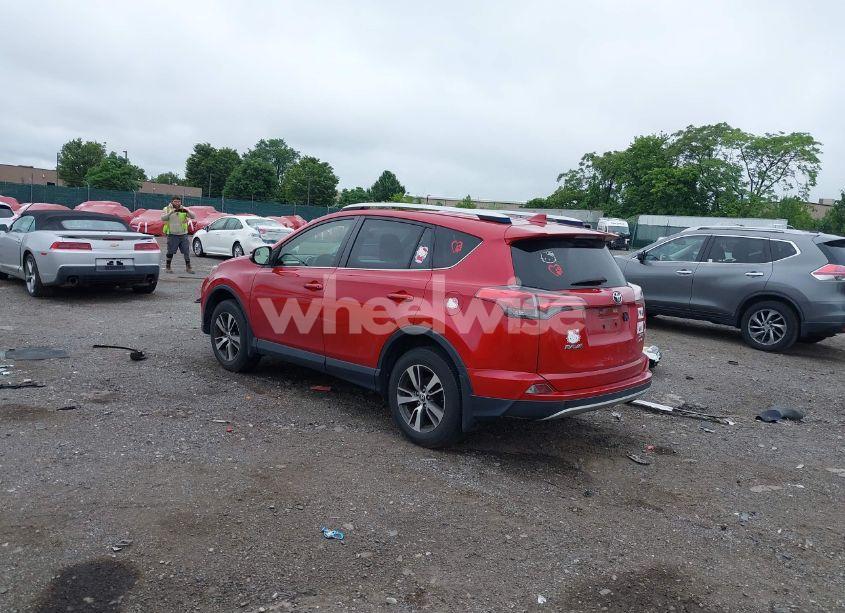 Photo 3 of 2016 Toyota Rav4 XLE (VIN JTMRFREV5GJ078759)