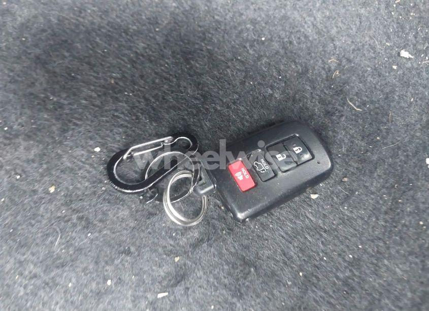 Photo 11 of 2018 Toyota Rav4 XLE (VIN JTMRFREV5JJ189772)