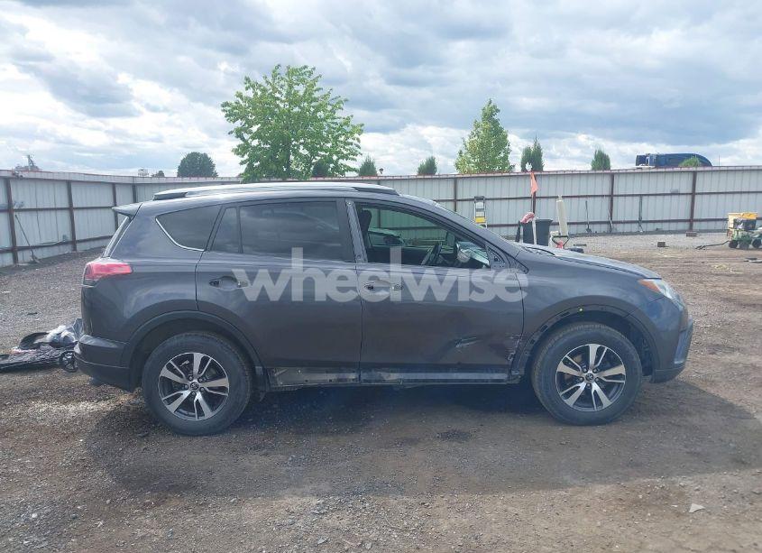 Photo 14 of 2018 Toyota Rav4 XLE (VIN JTMRFREV5JJ189772)