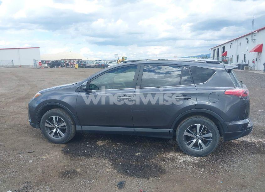 Photo 15 of 2018 Toyota Rav4 XLE (VIN JTMRFREV5JJ189772)