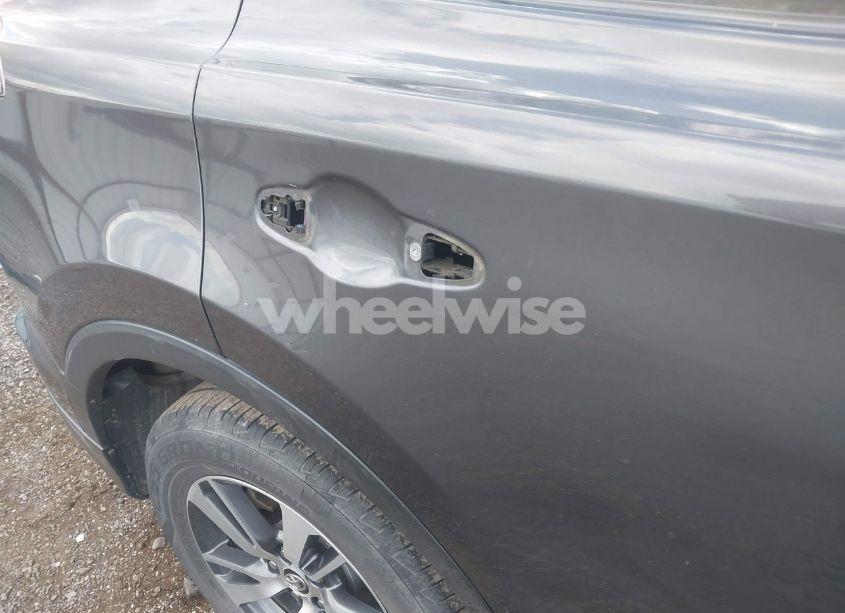 Photo 21 of 2018 Toyota Rav4 XLE (VIN JTMRFREV5JJ189772)