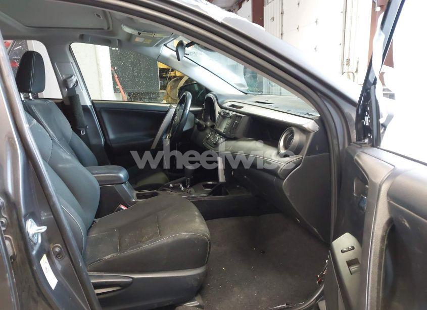 Photo 5 of 2018 Toyota Rav4 XLE (VIN JTMRFREV5JJ189772)