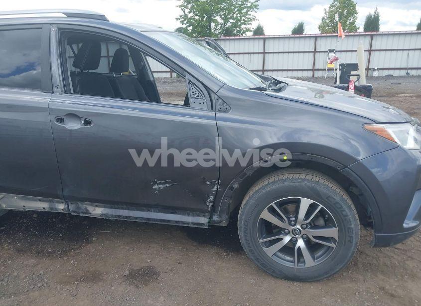 Photo 6 of 2018 Toyota Rav4 XLE (VIN JTMRFREV5JJ189772)