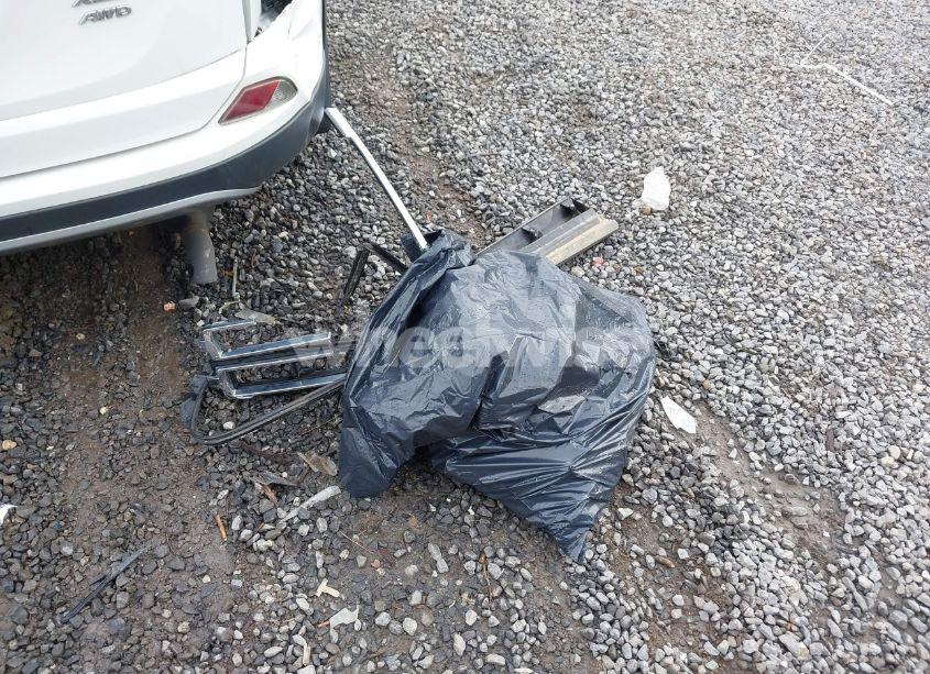 Photo 12 of 2017 Toyota Rav4 XLE (VIN JTMRFREV6HJ702943)