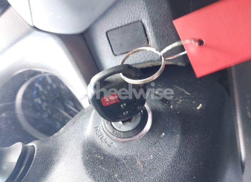 Photo 11 of 2017 Toyota Rav4 XLE (VIN JTMRFREV7HJ119085)