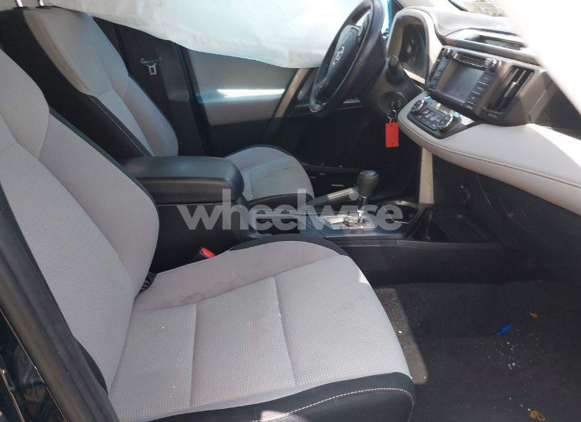 Photo 5 of 2017 Toyota Rav4 XLE (VIN JTMRFREV7HJ119085)