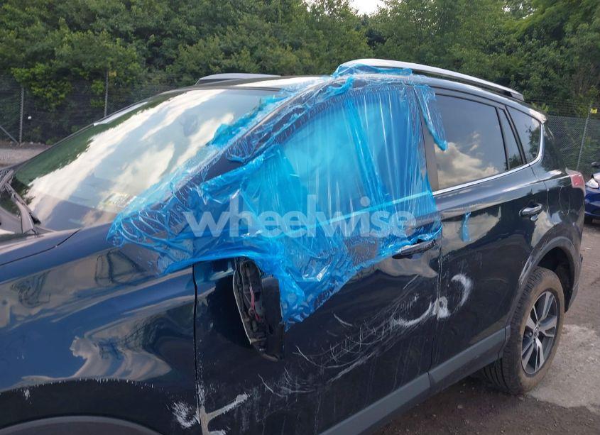 Photo 6 of 2017 Toyota Rav4 XLE (VIN JTMRFREV7HJ119085)