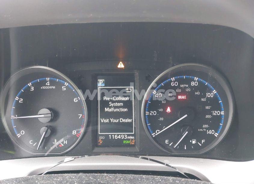 Photo 7 of 2018 Toyota Rav4 ADVENTURE/XLE (VIN JTMRFREV7JD222933)